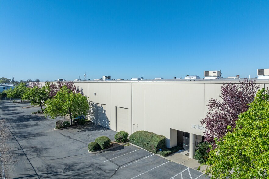 More Photos Of 8432 Rovana Cir, Sacramento Warehouse For Lease