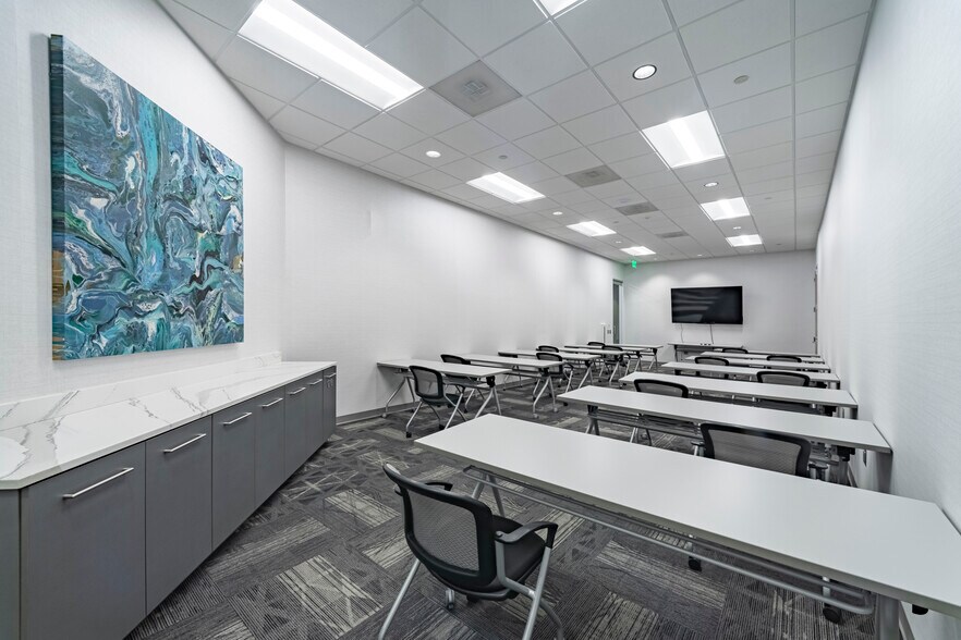 More Photos Of 3399 Peachtree Rd NE, Atlanta Coworking Space