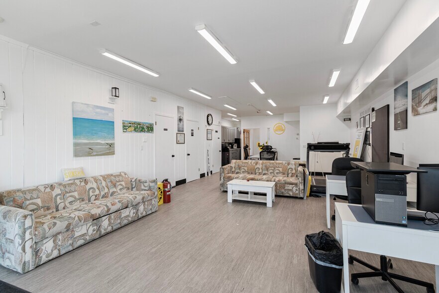 More Photos Of 38 Bayville Ave, Bayville Freestanding For Lease