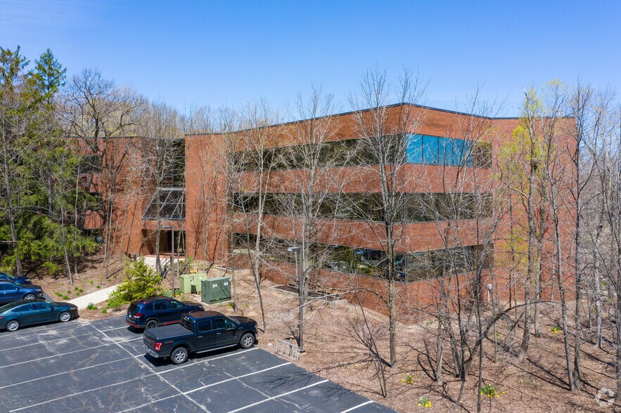 More Photos Of 13555 Bishops Ct, Brookfield Office For Lease