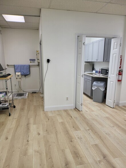 More Photos Of 41 Bridge St, Metuchen Office For Lease