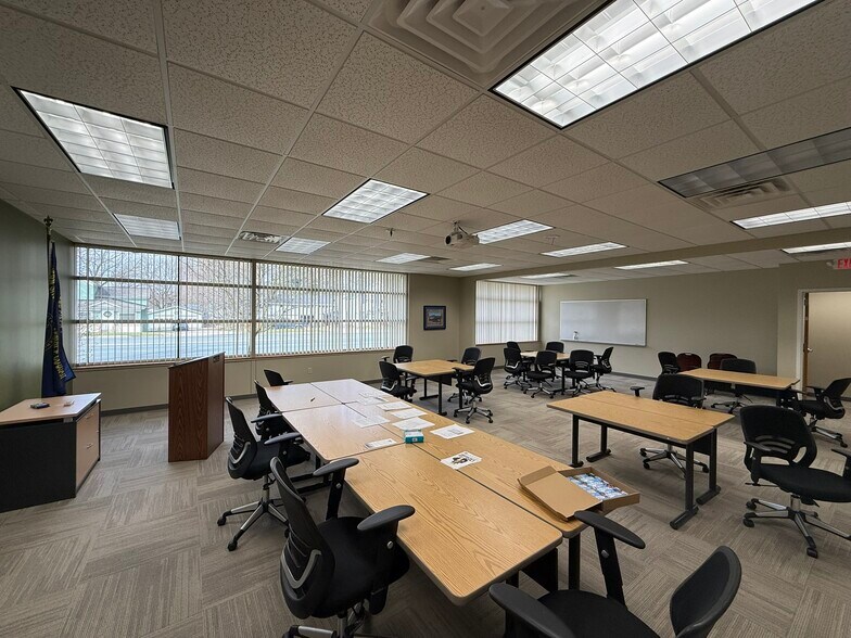 More Photos Of 3497 S 9th St, Kalamazoo Office For Lease