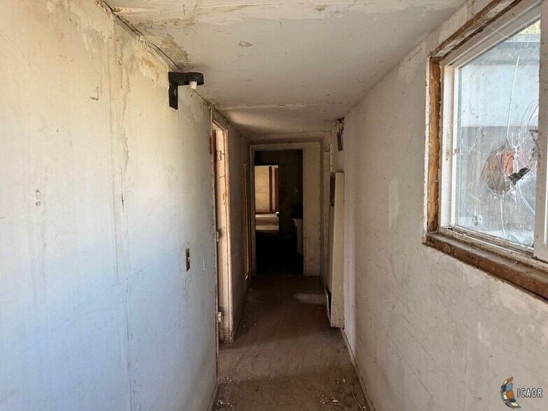 More Photos Of 254 Main St, Westmorland Freestanding For Sale