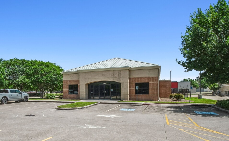 Primary Photo Of 1575 Eldridge Pky, Houston Bank For Lease