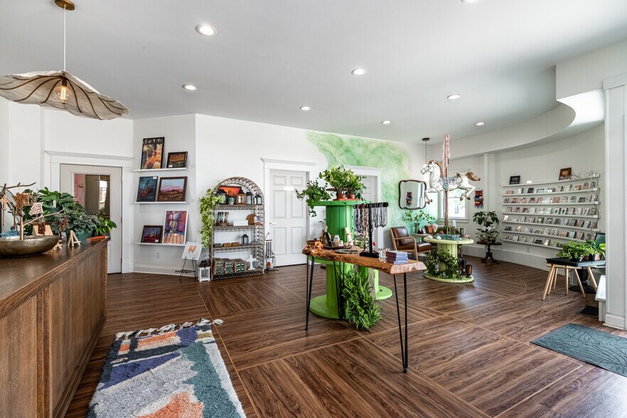 More Photos Of 119 N Jackson St, Perryville General Retail For Sale