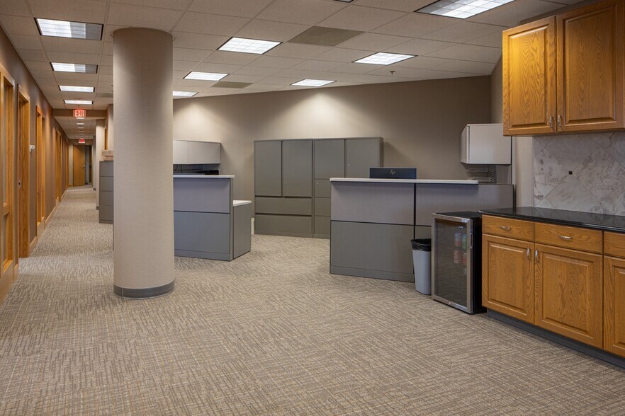 More Photos Of 201 5th St N, Fargo Hotel For Lease