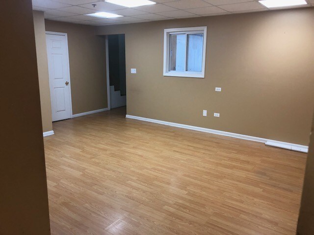 More Photos Of 189 Poplar Pl, North Aurora Warehouse For Lease