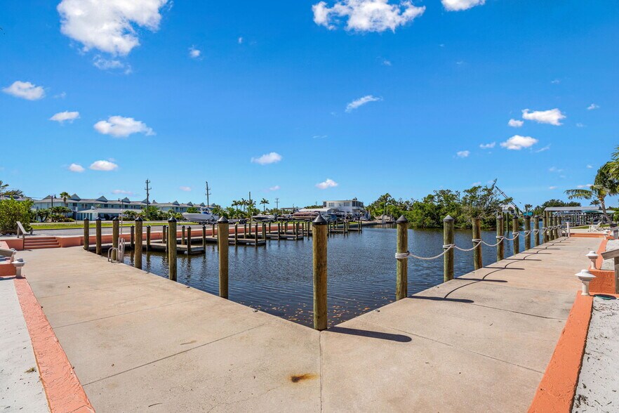 More Photos Of 2938 Sanibel Blvd, Saint James City Hotel For Sale