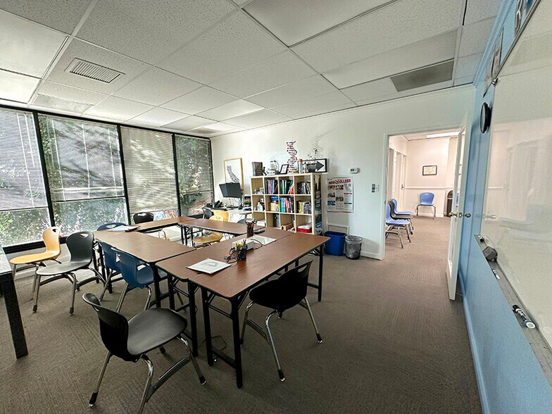 More Photos Of 1120-1122 Crane St, Menlo Park Office For Sale