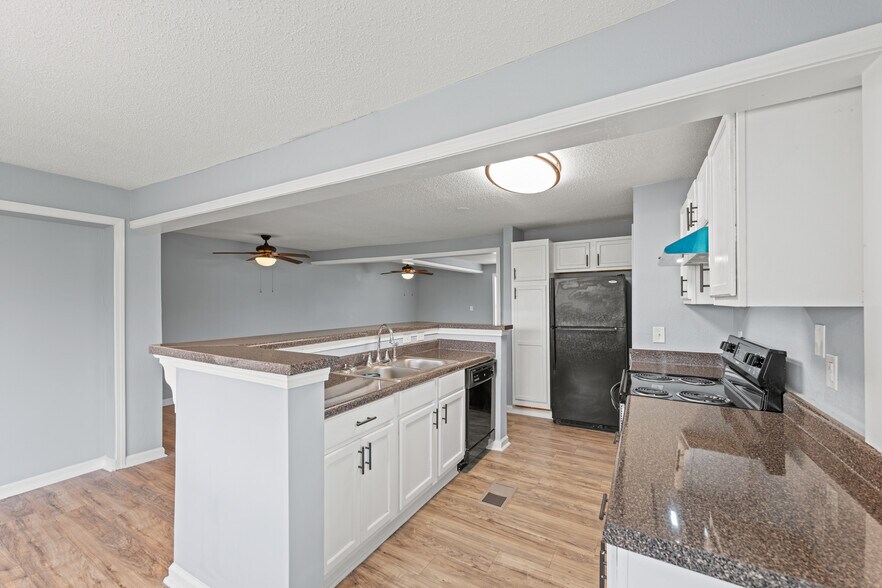 More Photos Of 6060 US Highway 51 N, Millington Flex For Sale