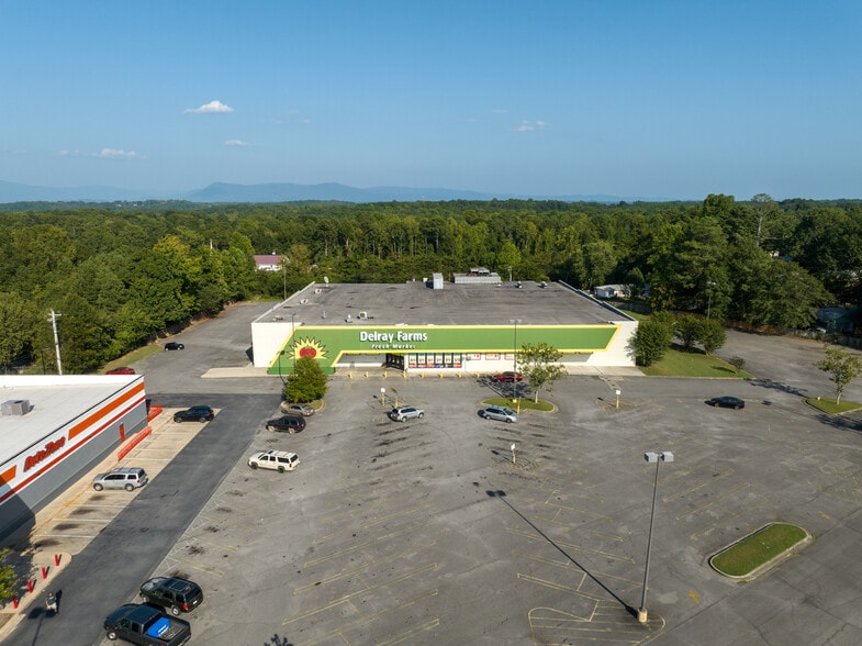 More Photos Of 2518 E Walnut Ave, Dalton Freestanding For Lease