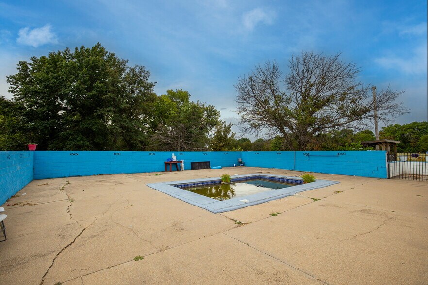 More Photos Of 2206 E 101st St N, Valley Center Specialty For Sale