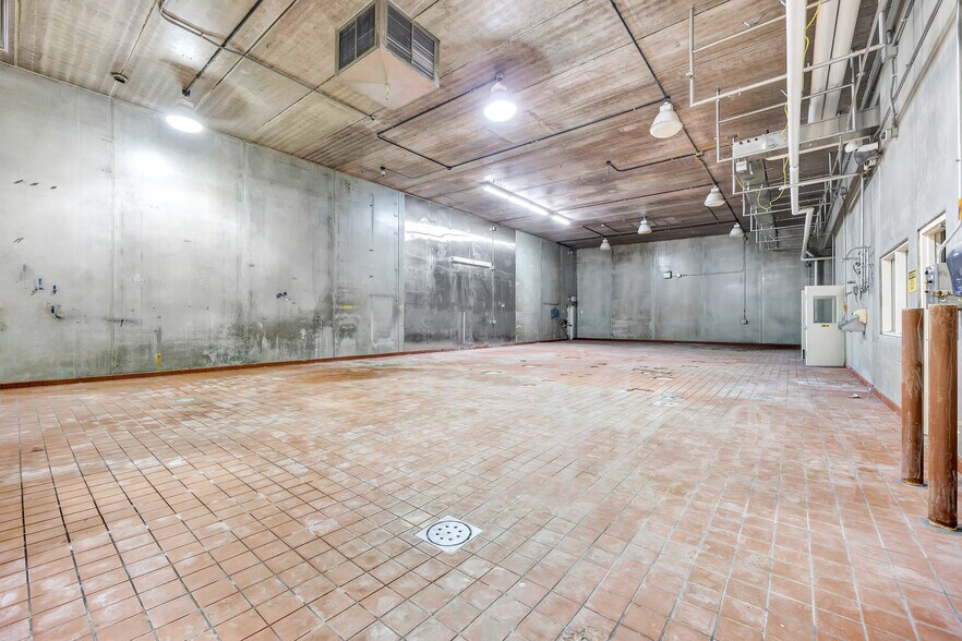 More Photos Of 305 S Wall St, Denmark Industrial For Sale