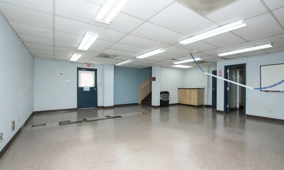 More Photos Of 4303 Southerland Rd, Houston Warehouse For Sale