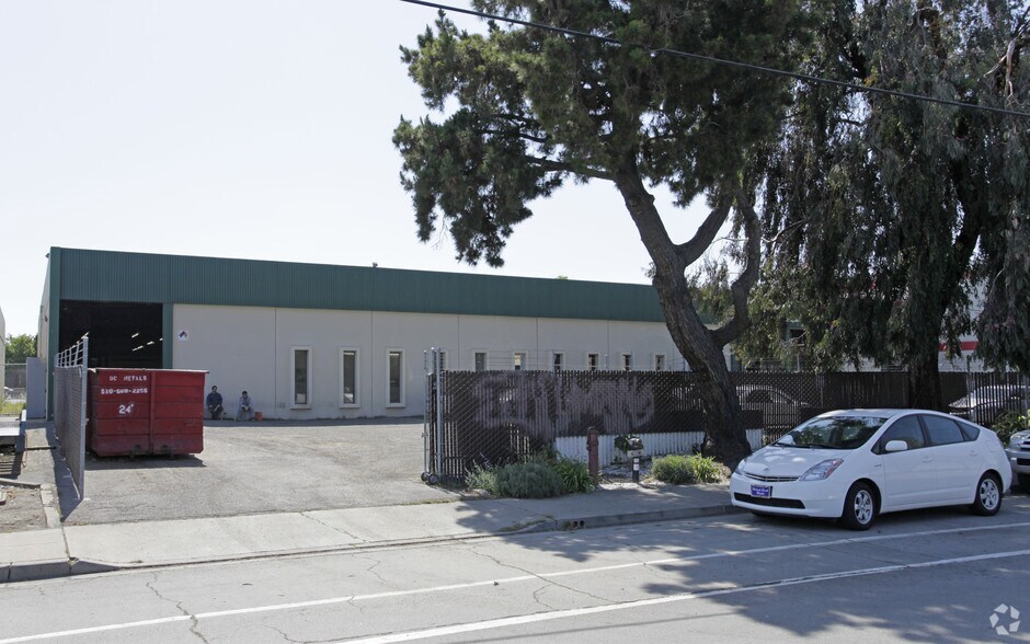 More Photos Of 2761-2763 Teagarden St, San Leandro Warehouse For Sale