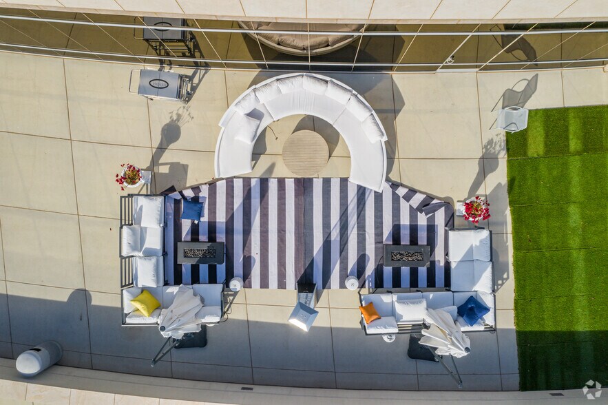 More Photos Of 3131 E Camelback Rd, Phoenix Office For Lease