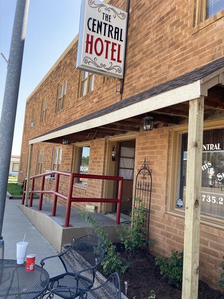 Primary Photo Of 202 S Hoy St, Buffalo Hotel For Sale