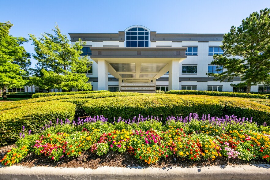 More Photos Of 300-350 Kingwood Medical Dr, Kingwood Medical For Lease