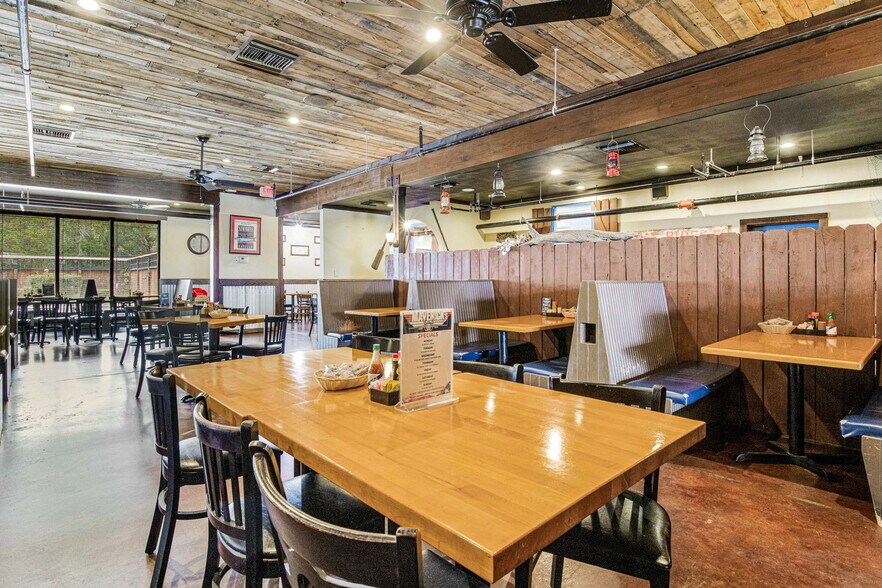 More Photos Of 131 New Warrington Rd, Pensacola Restaurant For Sale