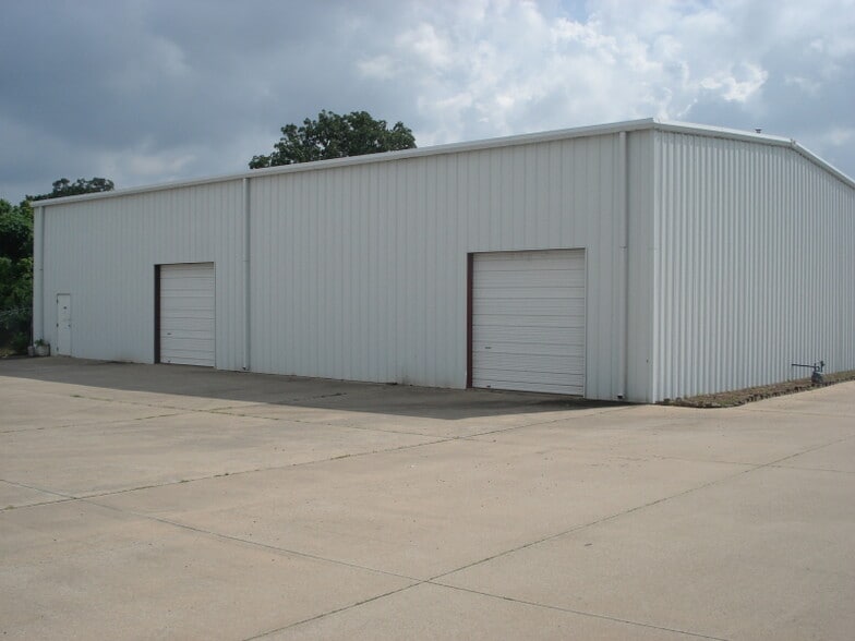 Primary Photo Of 1174 W Sunchase Ct, Fayetteville Warehouse For Lease