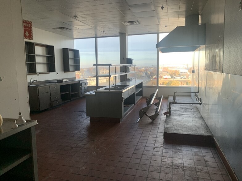 More Photos Of 511 Fort St, Port Huron Office Residential For Sale