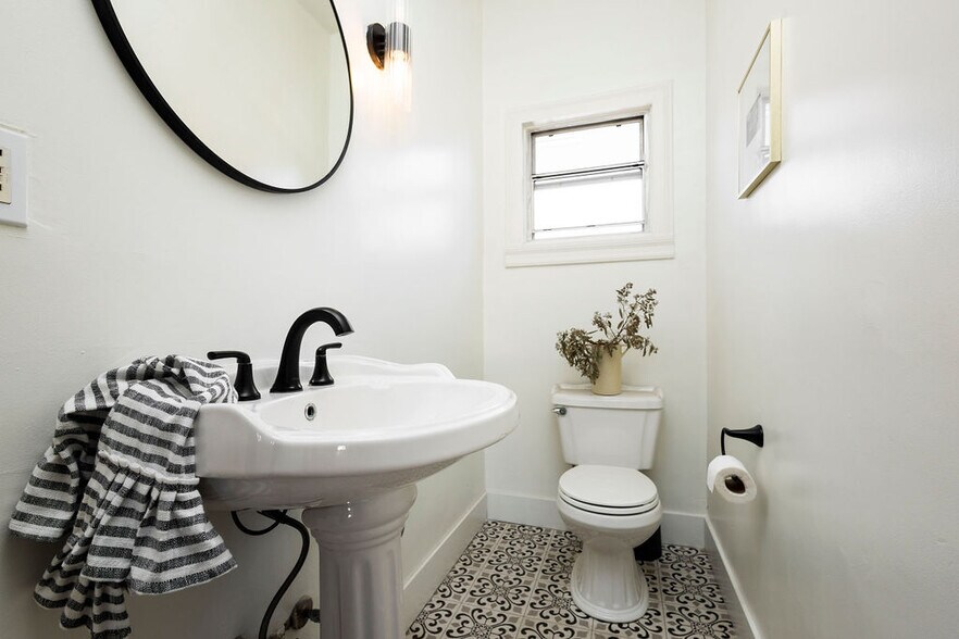 More Photos Of 1053 Hudson ave, Los Angeles Apartments For Sale
