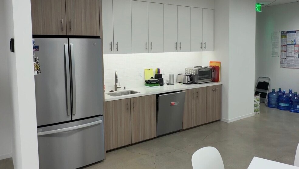 More Photos Of 19900 MacArthur Blvd, Irvine Loft Creative Space For Lease