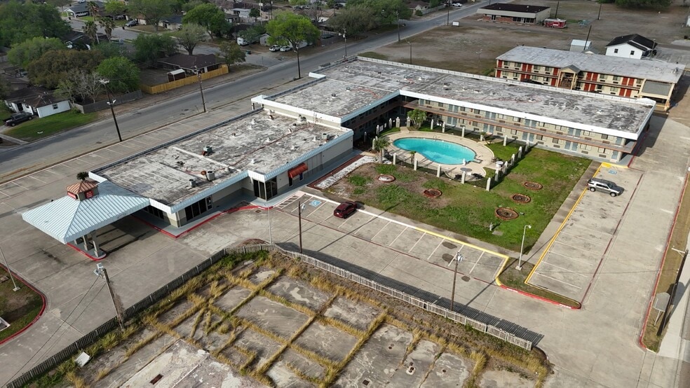 More Photos Of 221 S US Highway 77 Byp, Kingsville Hotel For Sale