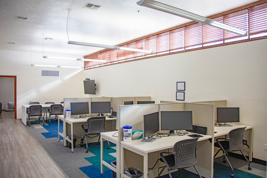 More Photos Of 307 S 7th St, Chickasha Office For Sale