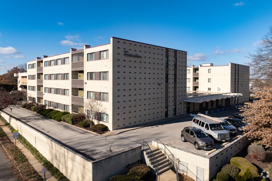 Primary Photo Of 1001 N McKnight Rd, Saint Louis Apartments For Sale