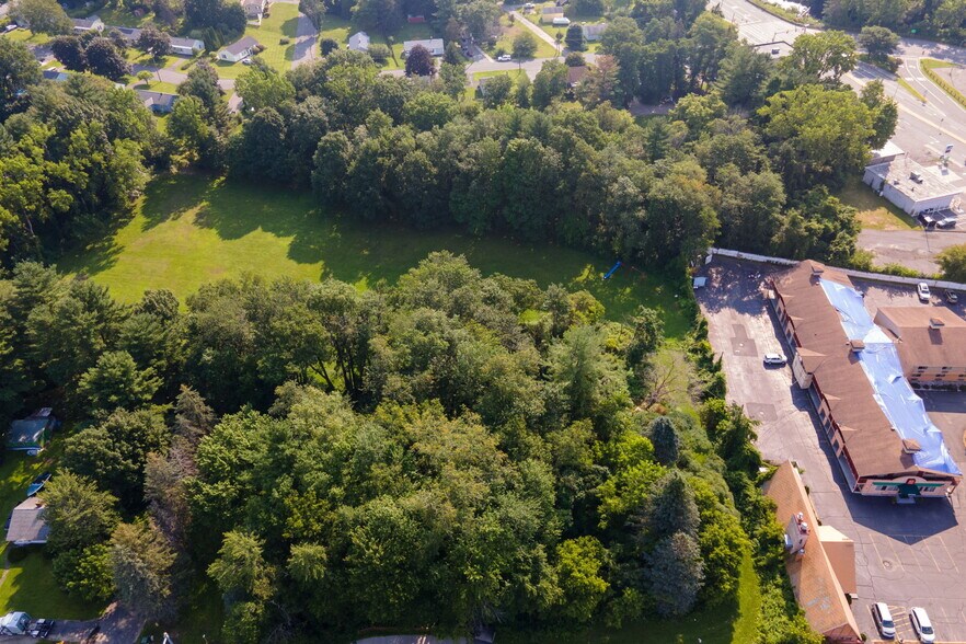 More Photos Of 16 Cheshire Rd, Pittsfield Hotel For Sale