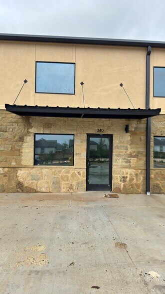 More Photos Of 401 Chitalpa St, Leander Light Distribution For Lease