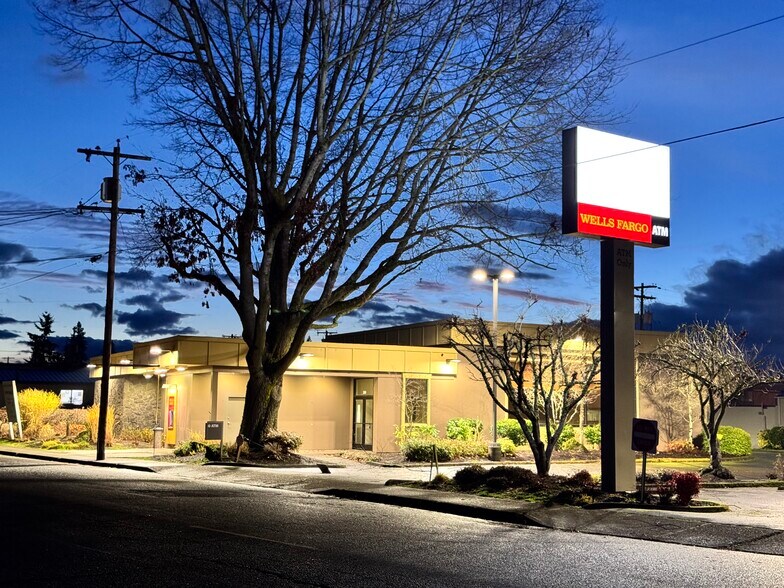 More Photos Of 200 Center Ave, Molalla Bank For Sale