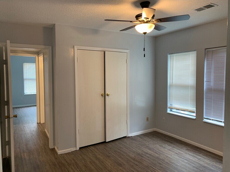 More Photos Of 2713-2715 Benton Blvd, Kansas City Apartments For Sale