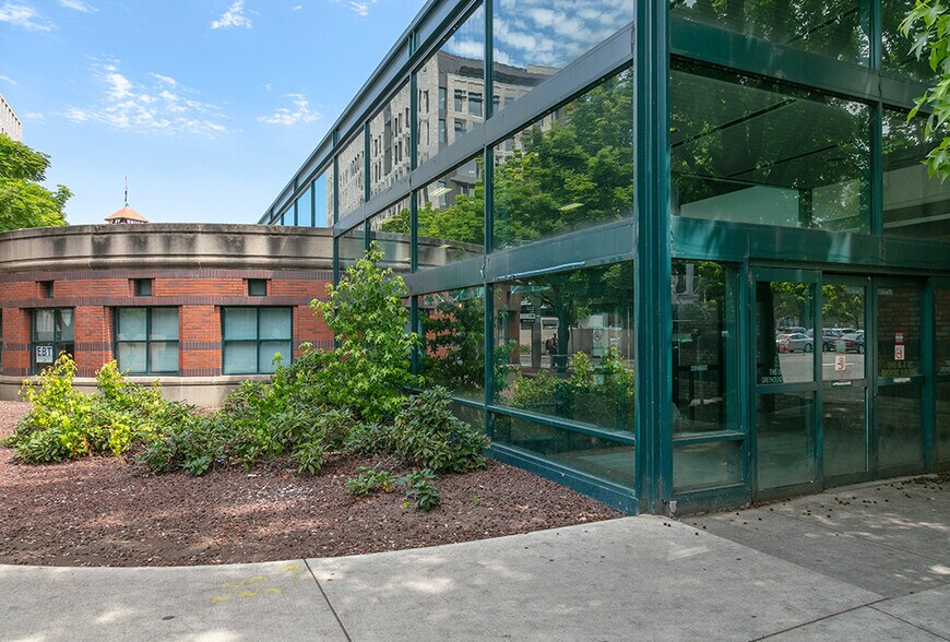 More Photos Of 550 NW 6th Ave, Portland General Retail For Sale