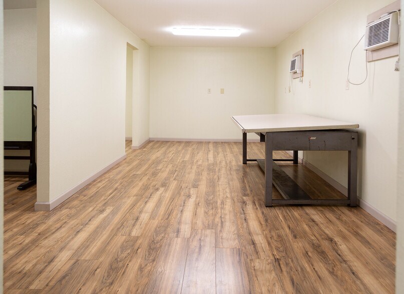 More Photos Of 211 S Austin St, Hutchins Flex For Sale