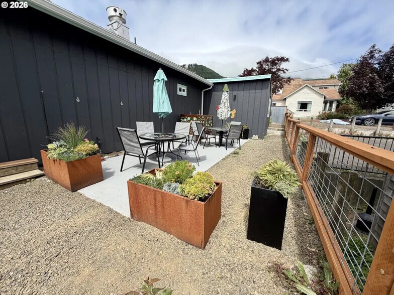 More Photos Of 404 Garibaldi (Hwy 101), Garibaldi General Retail For Sale