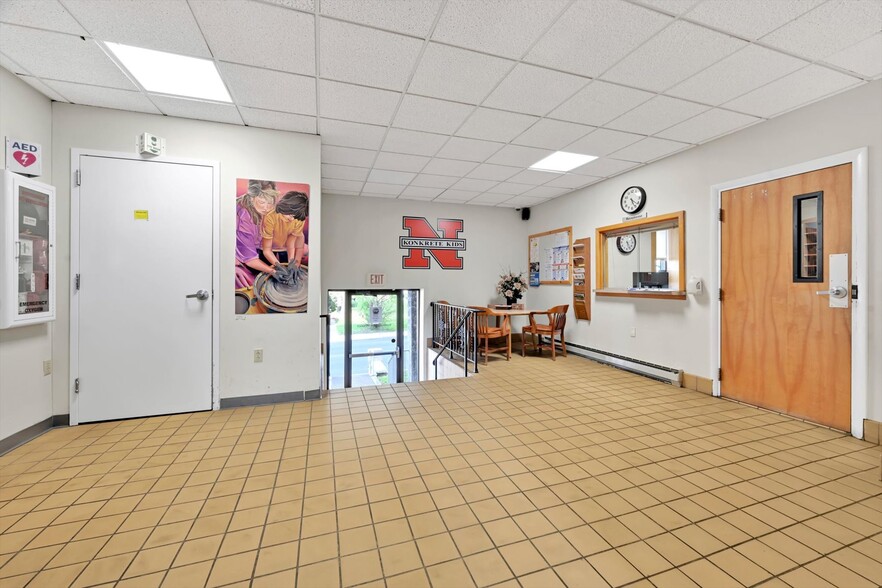 More Photos Of 2014 Laubach Ave, Northampton Office For Sale