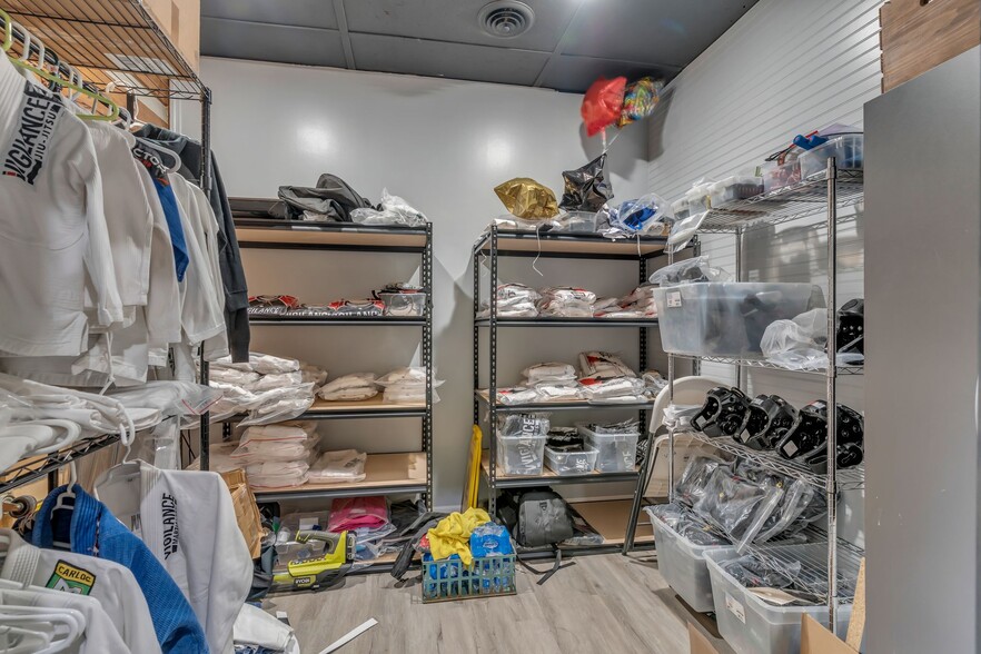 More Photos Of 207 Highway 96 N, Fairview Showroom For Sale