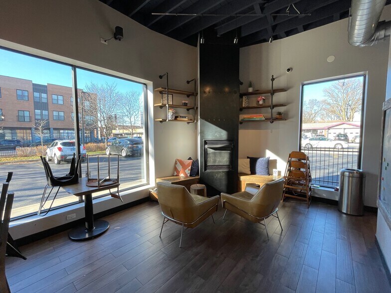 More Photos Of 7555 N California Ave, Chicago Fast Food For Sale