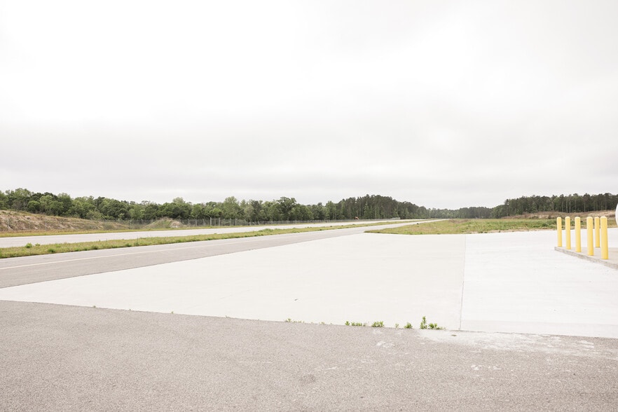 More Photos Of 15900 Schank Rd, Conroe Airport For Sale