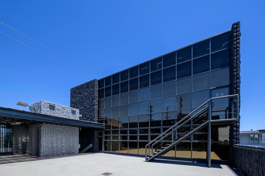 More Photos Of 2200 Michigan Ave, Santa Monica Loft Creative Space For Lease