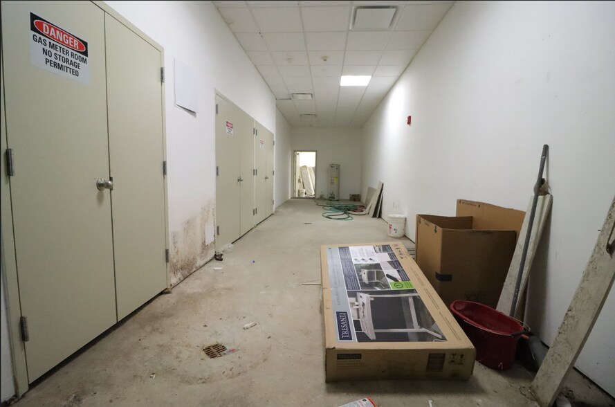 More Photos Of 61-19 Flushing Ave, Maspeth Storefront Retail Office For Lease