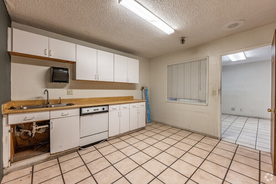 More Photos Of 18903 Anelo Ave, Carson Warehouse For Lease