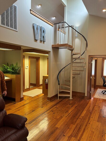 More Photos Of 1024 E North St, Greenville Office For Lease