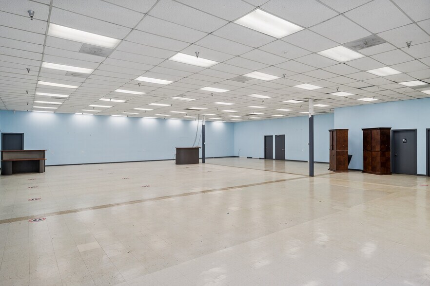 More Photos Of 4930 Poplar Level Rd, Louisville Freestanding For Lease