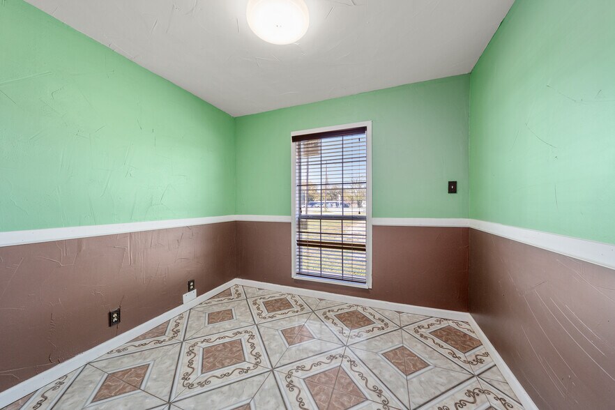 More Photos Of 3715 Bellmead Dr, Bellmead Office For Sale