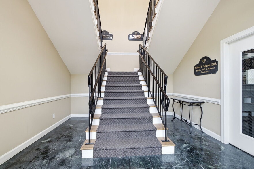 More Photos Of 2856 Johnson Ferry Rd, Marietta Office For Sale