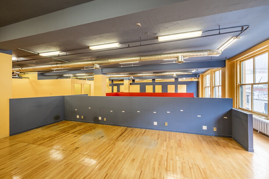 More Photos Of 350-390 Rue Sainte-Catherine O, Montréal Loft Creative Space For Lease