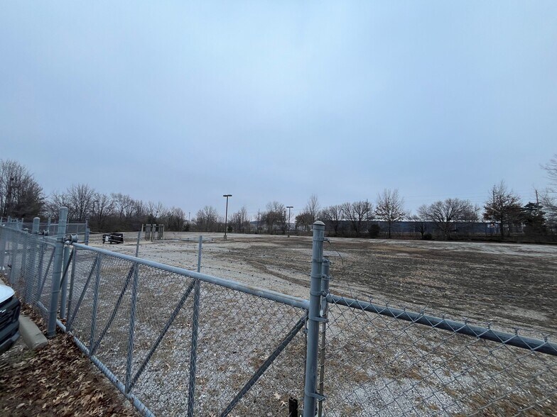 More Photos Of 401 SE Fleetway Dr, Lee's Summit Warehouse For Sale